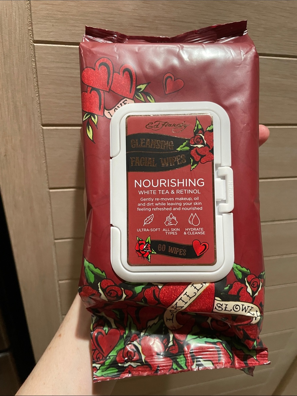 Ed Hardy Nourishing facial wipes (60 Wipes)